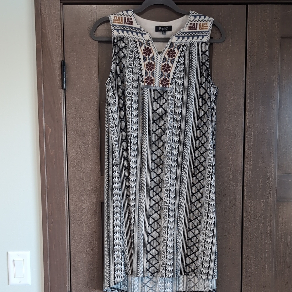 Papillon Blanc Geometric Embroidered Top